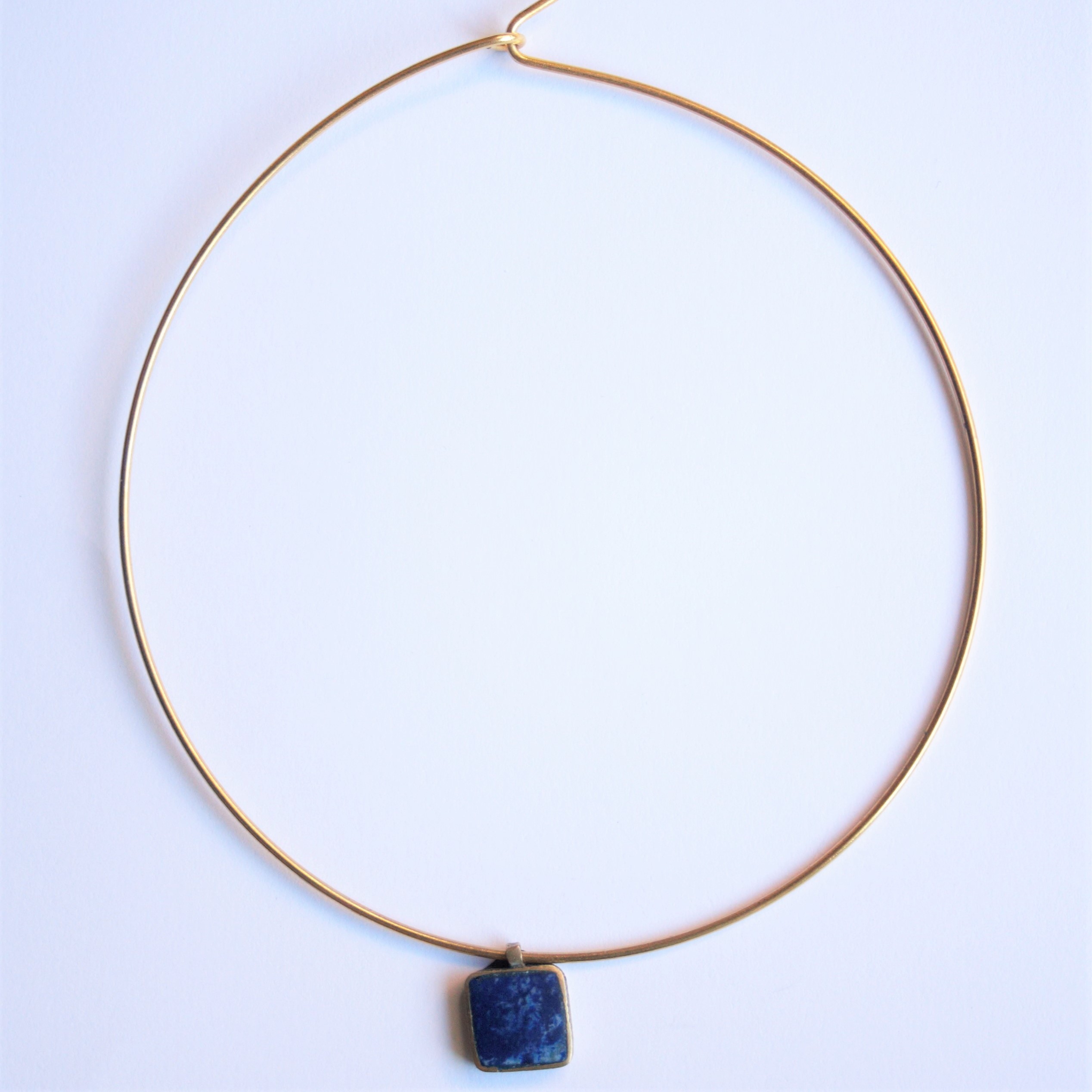 0030 Collar latón con piedra azul